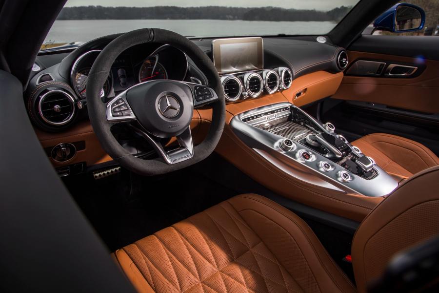 Интерьер Mercedes-AMG GT C (C190) 2017 года  (NA) (фото 22 из 40)